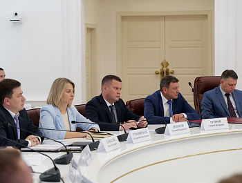 Губернатор Роман Бусаргин провел постоянно действующее совещание с участием зампредов и министров Правительства области, а также глав районов