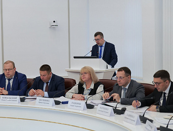 Губернатор Роман Бусаргин провел постоянно действующее совещание с участием зампредов и министров Правительства области, а также глав районов