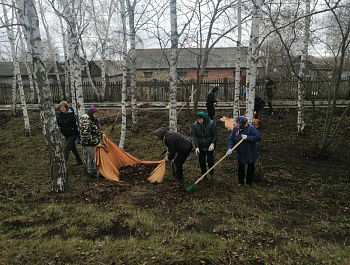 Специалисты администрации Старобурасского МО вышли на субботник