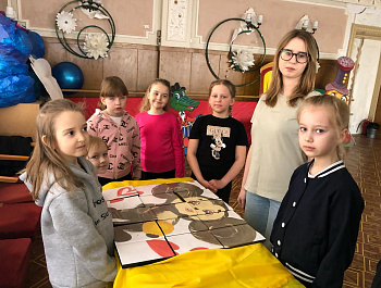 Чебурашка в кругу друзей