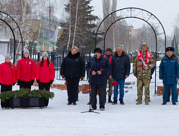 Сегодня, в День защитников Отчества, в Базарном Карабулаке прошёл митинг,