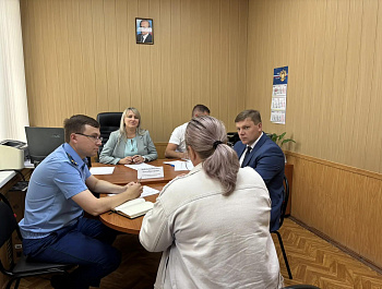 Глава района Андрей Кушнарёв принял участие в личном приёме граждан, который провела Уполномоченный по правам человека в Саратовской области
