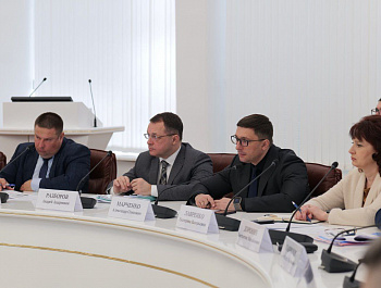 Губернатор Роман Бусаргин провел постоянно действующее совещание с участием зампредов и министров Правительства области, а также глав районов