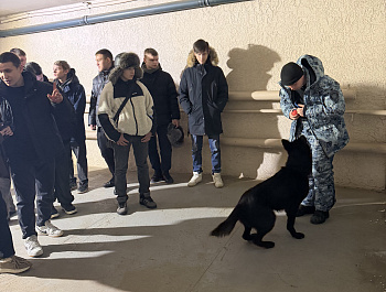 В Базарно-Карабулакском районе сотрудники полиции провели профиориентационное мероприятие для студентов техникума