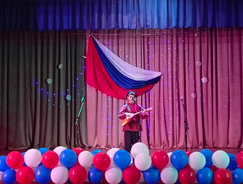                     «Гордо реет флаг- российский»