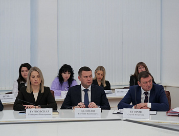 Губернатор Роман Бусаргин провел постоянно действующее совещание с участием зампредов и министров Правительства области, а также глав районов