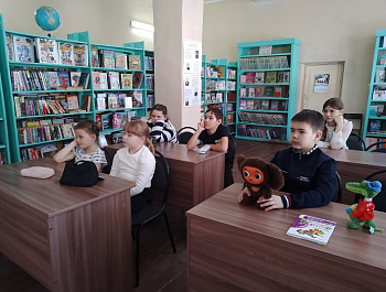 «Угощаем интересной книгой»                                                                                                                Библиоменю