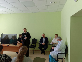 В рамках профориентационной работы медицинской направленности состоялась встреча учащихся 10 и 11 классов школ района, их родителей и представителей образовательных учреждений с главным врачом райбольницы А. В. Анисимовым