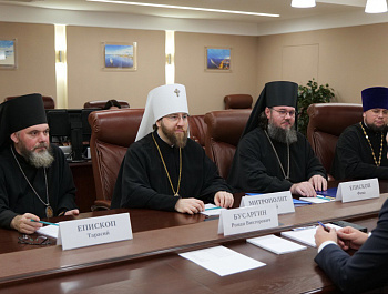 Губернатор Роман Бусаргин провел встречу с митрополитом Саратовским и Вольским Игнатием