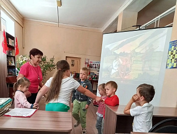 «И жестока,  и страшна,  шла по Родине война»                                                          Литературно- патриотическая  переменка