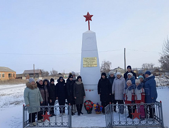 Во всех сёлах Максимовского муниципального образования прошли акции возложения цветов к памятникам в честь Дня памяти о россиянах, исполнявших свой долг за пределами Отечества