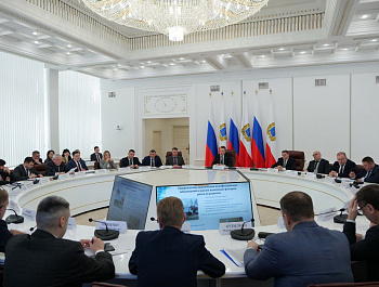 Губернатор Роман Бусаргин провел постоянно действующее совещание с участием зампредов и министров Правительства области, а также глав районов