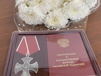 Глава района А. Д. Курочкин на прошедшем сегодня заседании постоянно действующего совещания вручил государственную награду