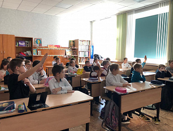 Rульторганизатор РДК Карина Березина провела познавательное мероприятие с обучающимися СОШ №1