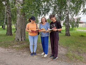 «Природа в опасности»  - так называлась эколого – литературная игра, организованная заведующей  Ключевской сельской библиотекой – филиалом МБУК  «Базарно – Карабулакская МЦБ». Участниками мероприятия стали  учащиеся 4-8 классов. В начале игры библиотекарь