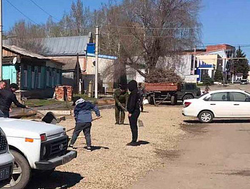 Сотрудники МО МВД России «Базарно-Карабулакский» приняли участие во Всероссийском субботнике