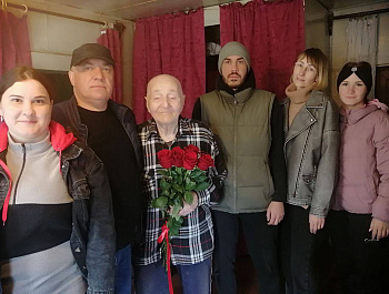И.о. главы администрации Старобурасского МО поздравила труженика тыла с юбилеем