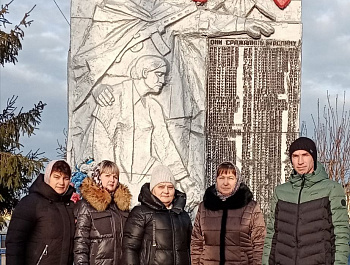09.12.2024г. в честь "Дня Героев Отечества" на территории Яковлевского МО под руководством главы администрации Р.Г.Тугушева состоялось церемония возложения цветов к памятникам погибшим землякам в годы Великой Отечественной Войны