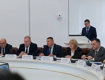 Губернатор Роман Бусаргин провел постоянно действующее совещание с участием зампредов и министров Правительства области, а также глав районов