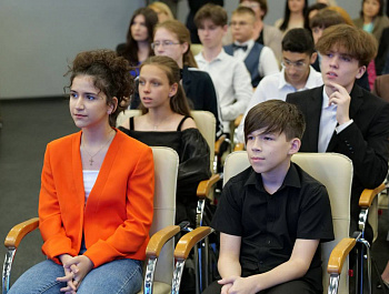 Одаренным детям Саратовской области вручили именные Губернаторские стипендии