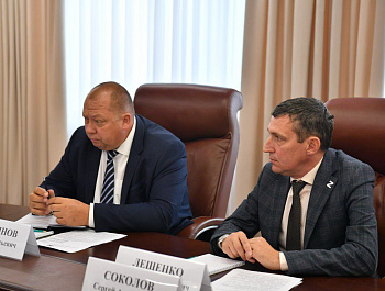 Губернатор Роман Бусаргин встретился с главой города Шиханы Антоном Лещенко
