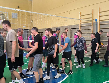 В День защитника Отечества в спортивном зале школы села Липовка состоялся второй открытый турнир по волейболу на призы ООО «Роща» (руководитель Р. Х. Тугушев)