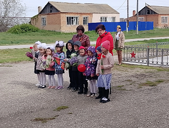 Воспеть мужество народа победителя