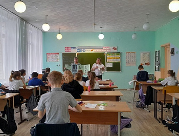 «Ты город жизни, Ленинград»                                                                 Час мужества
