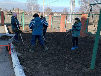 Во всех населенных пунктах Свободинского муниципального образования коллективы учреждений и организаций под руководством сотрудников администрации провели санитарную очистку общественных территорий