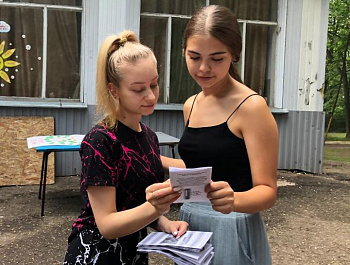 культорганизатор РДК Карина Березина провела акцию "Закон и подросток"