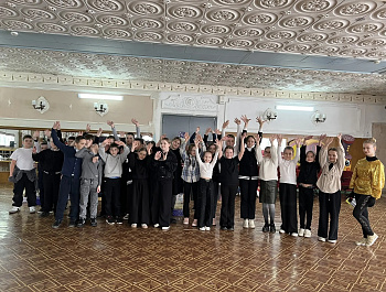 Культорганизатор РДК Карина Березина провела детскую игровую программу «Космическое путешествие», посвящённую Дня космонавтики