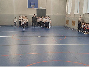 Глава района Н.В. Трошина посетила спортивное мероприятие, которое проходило на базе школы № 2 р.п. Базарный Карабулак, где прошли увлекательные эстафеты среди учащихся начальных классов