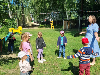 Работники Ивановского СДК, провели игровую программу с воспитанниками детского сада "Сто затей для друзей!"