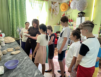 Увлекательная экскурсия «Волшебный мир театра» для детей ГБУ СО «Базарно-Карабулакский специальный реабилитационный дом-интернат для детей»