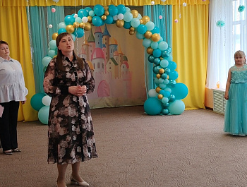 Начальник управления образования Елена Симонова посетила выпускной бал в детском саду № 1 "Теремок"
