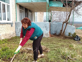 Врип главы администрации Старожуковского МО Светлана Осипова организовала очередной субботник