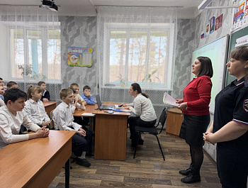 Сотрудники Госавтоинспекции провели профилактическую беседу в рамках акции «Внимание, весенние каникулы!»