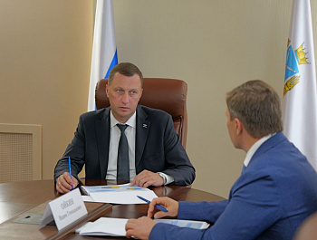В рамках рабочей встречи губернатор Саратовской области Роман Бусаргин обсудил с генеральным директором АО «Облкоммунэнерго» Вадимом Ойкиным итоги работы предприятия за первое полугодие