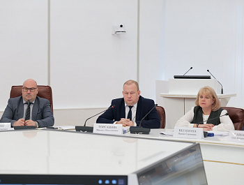Губернатор Роман Бусаргин провел постоянно действующее совещание с участием зампредов и министров Правительства области, а также глав районов
