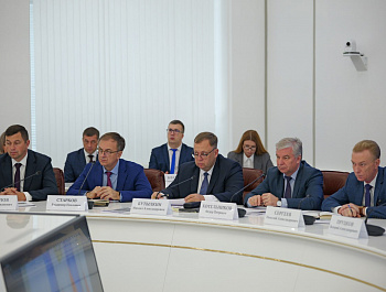 Губернатор Роман Бусаргин провел постоянно действующее совещание с зампредами правительства, министрами и главами районов