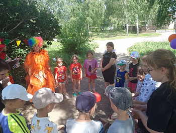 «Радуга детства»                                                                                                                     Музыкально-игровой  праздник