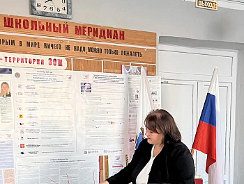 Заместитель главы администрации района по социальной сфере Юлия Евдокимова проголосовала на выборах депутатов Государственной Думы РФ IX созыва
