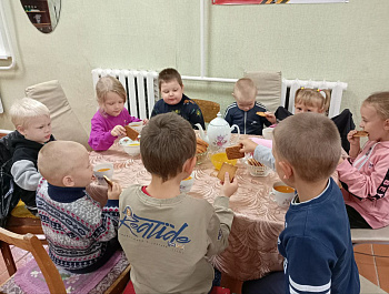                                         «Первый спас медку припас»
