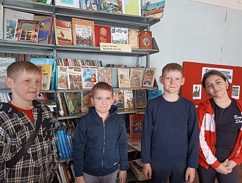 «Одна страна – тысячи сказок»                                                                      Библиографический обзор книжной выставки