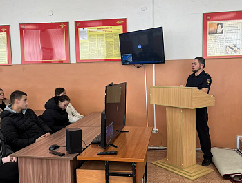 В Базарно-Карабулакском районе сотрудники полиции и общественники провели профориентационную экскурсию для школьников из с. Алексеевка