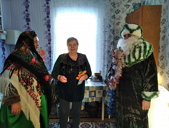Свободинский СК  Акция «Сказка входит в каждый дом» (поздравление пенсионеров на дому)