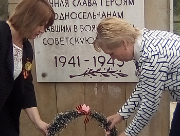 9 мая 2020г.на крыльце здания СДК с. Старые Бурасы, работники сельского дома культуры совместно с сельской библиотекой, провели  Онлайн – программу, посвященную «Великой Победе. 75 лет».