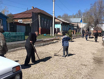 Сотрудники МО МВД России «Базарно-Карабулакский» приняли участие во Всероссийском субботнике