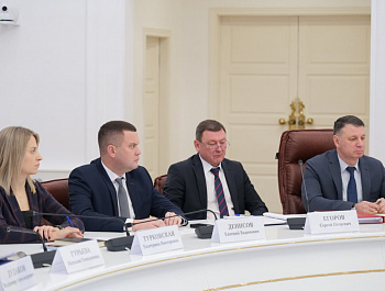 Губернатор Роман Бусаргин провел постоянно действующее совещание с участием зампредов и министров Правительства области, а также глав районов