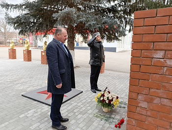 Сегодня - памятная дата России - День Героев Отечества!